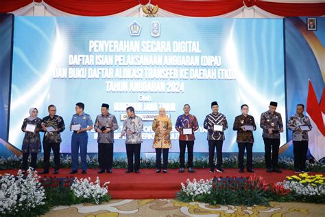 Gubernur Jatim Serahkan Dipa Dan Tkd Ta Kepada Satker Dan Pemda