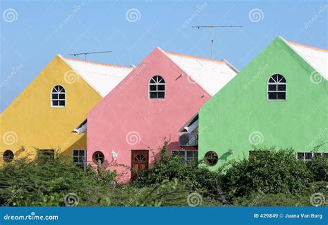 Casas Coloridas Imagem De Stock Imagem De Tr S Janelas