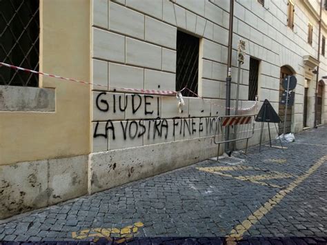 Alcune Delle Settanta Scritte Antisemite Comparse Il Luglio Sui Muri