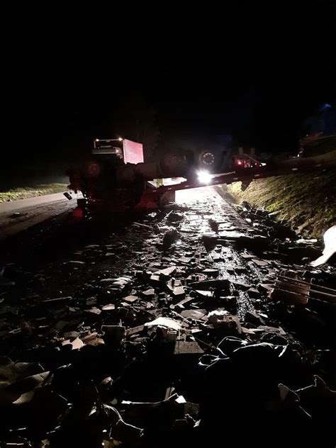 Carreta Tomba Na Br E Deixa Um Morto Em Oliveira Centro Oeste G