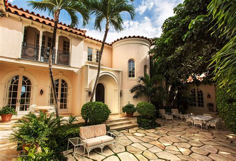 The Glam Pad The Kennedy Winter White House Is For Sale