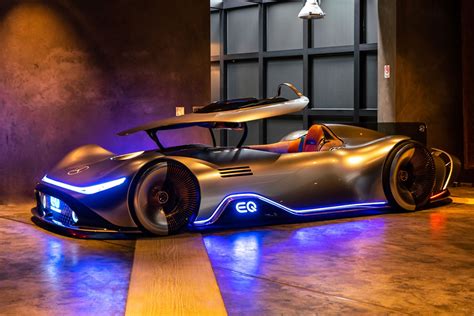 Mercedes Benz Unveiled Futuristic Ev Called Vision Eq Silver Arrow