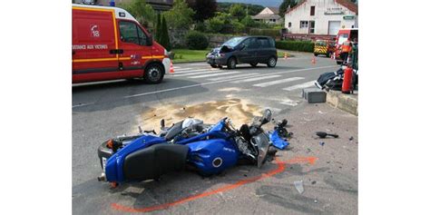 Saint Julien sur Dheune Accident voiture moto deux blessés graves