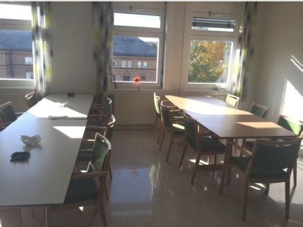 picture  serving area  serving area consists   trolley