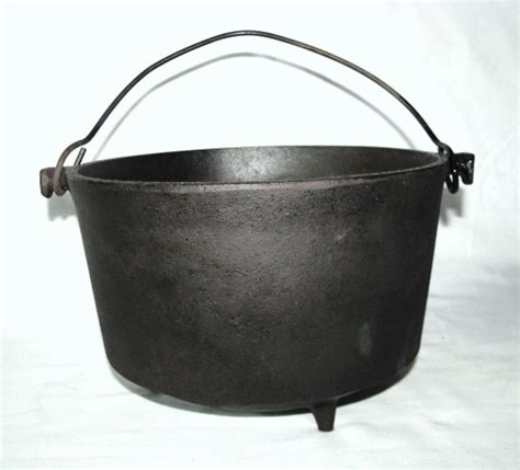 Antique Cast Iron Gal Footed Kettle Cauldron Bean Cowboy Camp Fire