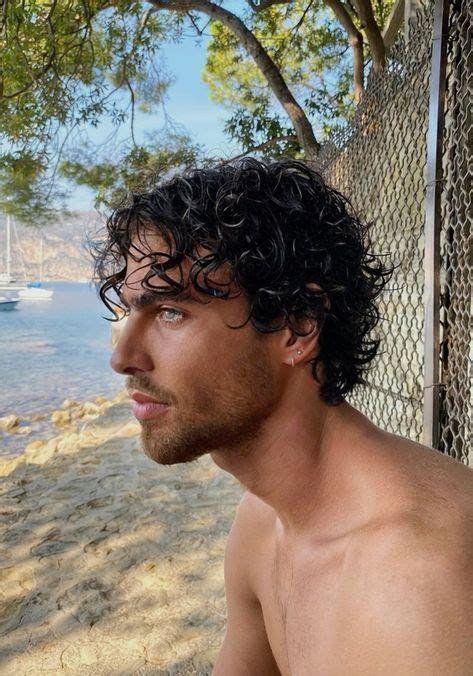 Pin By Mah On Mex In 2024 Medium Curly Hair Styles Wavy Hair Men