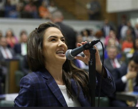 Bruna Furlan toma posse como deputada estadual após três mandatos