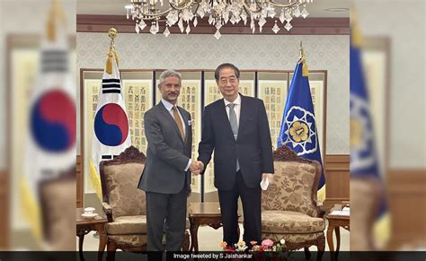 S Jaishankar Calls On South Korean Prime Minister Discusses Bilateral Ties