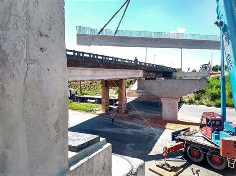 Lan Amento De Vigas Do Viaduto Betim Collem Construtora