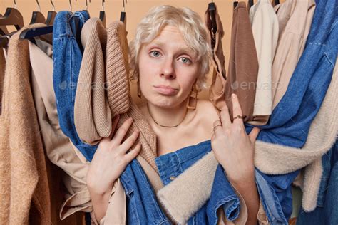 Nothing To Wear Concept Confused Blonde Woman Doesnt Know How To Put