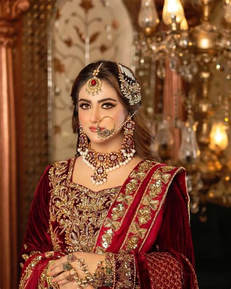 Hiba Bukhari Looks Beautiful Stylish In Latest Bridal Photoshoot