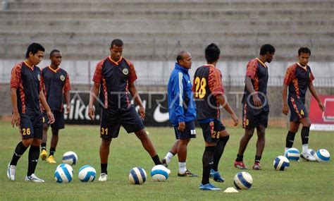 Latihan Sriwijaya Fc Antara Foto