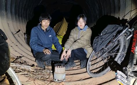 女朋友喜欢跟我骑单车去西藏，现已抵达四川乐山，晚上在桥洞过夜 周和婷的旅行 周和婷的旅行 哔哩哔哩视频