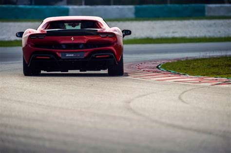 Pandu Uji Ferrari 296 Gtb Ini Rupanya Rasa Lenjan Kereta Kayangan Di