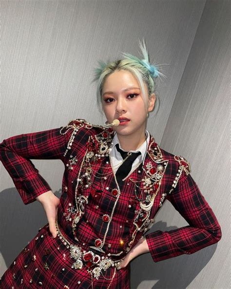 jurídico kim lip on Twitter RT chaengft jeongyeon do TWICE