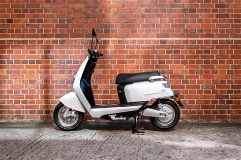 Mirip Vespa Matic Motor Listrik Benzina Zero City Hadir Dengn Sentuhan