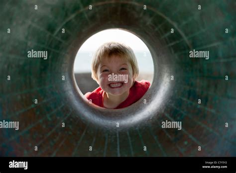 Blonde Behaarte Junge Mit Einem Gro En Smiley Gesicht Stockfotografie Alamy