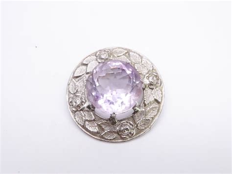 Brooches QuinneysAntiques