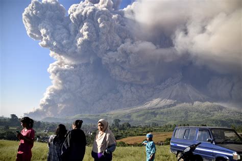 Indonesia's Sinabung Volcano spews high column of ash