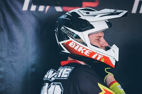 Stealth Hd210 Carbon Helmet Worn By Max Anstie Helmet Bike Bicycle