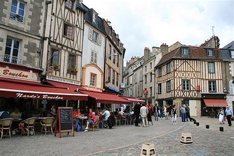 Poitiers France travel and tourism, attractions and sightseeing and ...