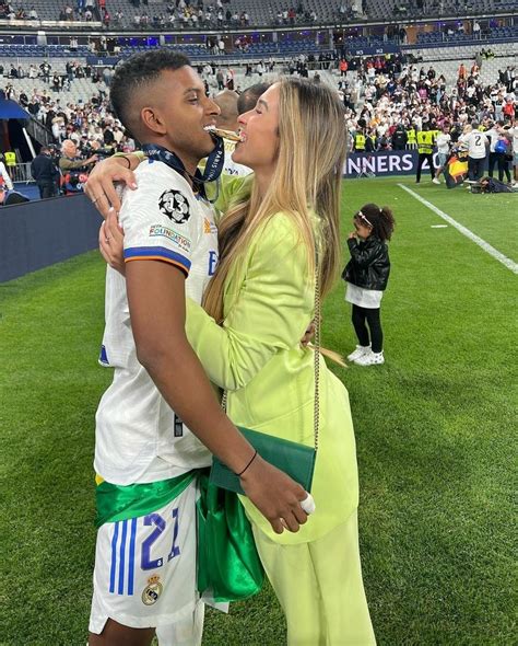 Rodrygo and his girlfriend Moda kıyafetler Spor Moda