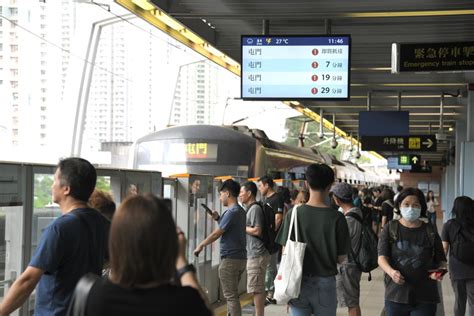 颱風摩羯 ‧ 持續更新︱港鐵列車及輕鐵已加密班次及提供正常服務 市區預辦登機截止時間恢復至起飛前90分鐘 星島日報