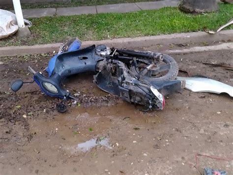 Fuerte Encontronazo Entre Un Auto Y Una Moto En San Salvador Mercurio