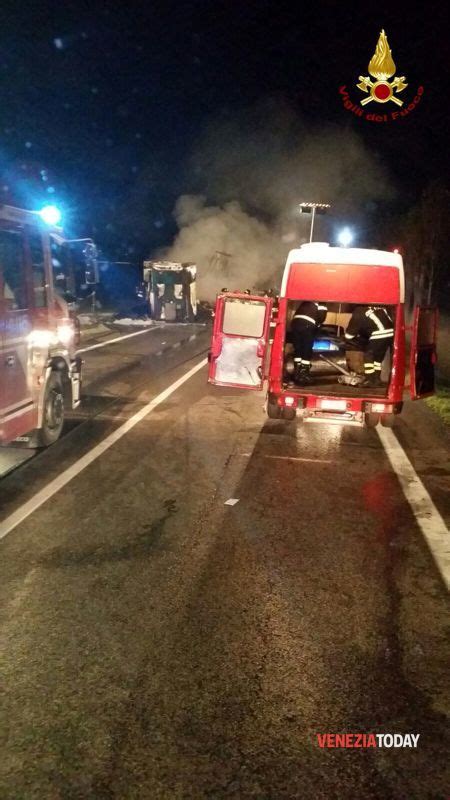 Cassone Del Tir Si Incendia Romea Bloccat