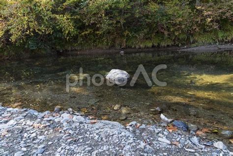 静寂に包まれた阿多古川の美しい景色 No 25370373｜写真素材なら「写真ac」無料（フリー）ダウンロードok