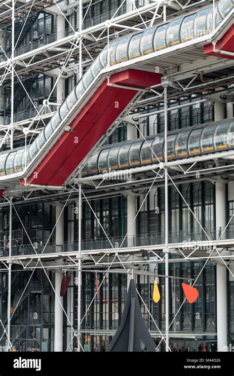 Paris Centre Georges Pompidou A été Conçu Dans Le Style De L