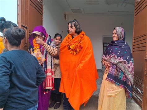 Shabnam Khan Going To Ayodhya On Foot From Delhi दिल्ली से पैदल चलकर