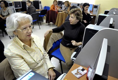 Puesta en marcha de los cursos de Informática de los Distritos