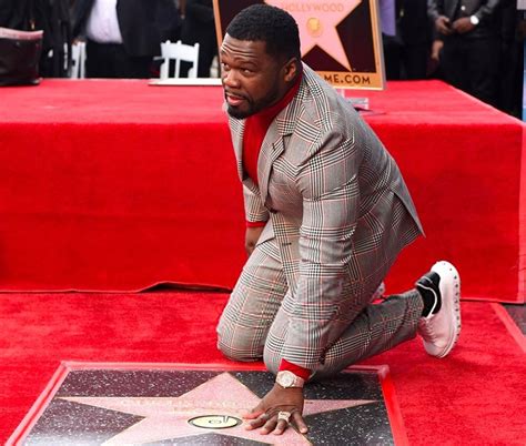 50 Cent se emociona ao receber estrela na Calçada da Fama de Hollywood