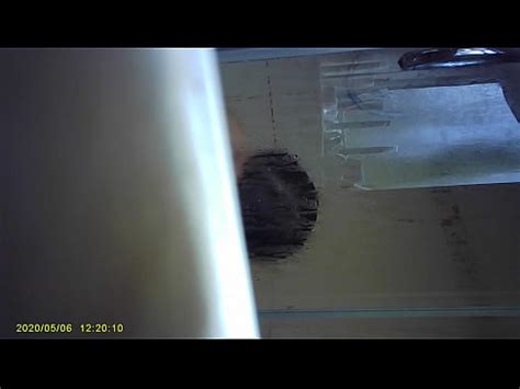 Espiando a mi compañero de cuarto en la ducha 5 1 XVIDEOS