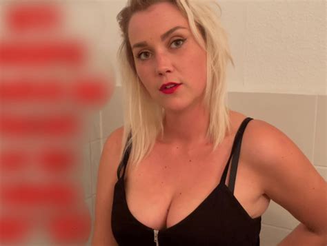 Der Porno Beamte Wtf Groupie Heimlich Bei Konzert Auf Der Toilette