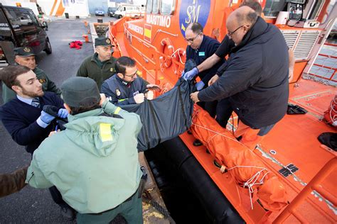 Los Enterramientos De Los Migrantes Fallecidos En El Mar