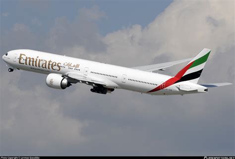 A6 EGE Emirates Boeing 777 31HER Photo By Lorenzo Giacobbo ID 212079