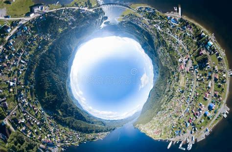 Vista Aérea Panorâmica De 360 Graus Do Planeta Terra Em Forma De Bola Com A Imagem Da Natureza E