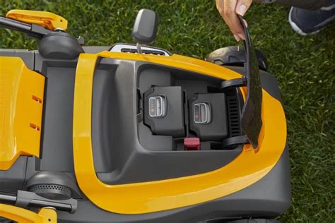 Cordless Lawn Mower Collector 136e Kit STIGA