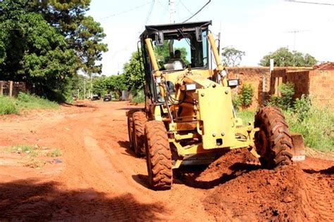 Secretaria de Obras retoma recuperação de ruas de terra no Jardim