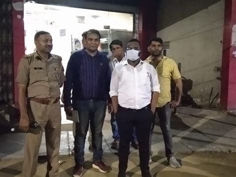 Sdm And Nodal Officer Raided Late Night And Sealed The Illegal Clinic