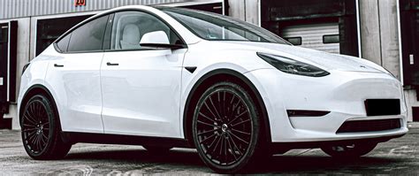 Tesla Model Y Weiß Diewe Presto Schwarz 21 Zoll