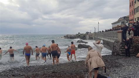 Genova Cimento Invernale A Boccadasse Per Aiutare La Croce Bianca Il