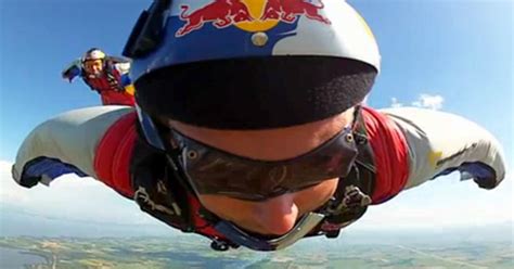 Some extreme skydiving tells you the weekend has arrived - CBS News