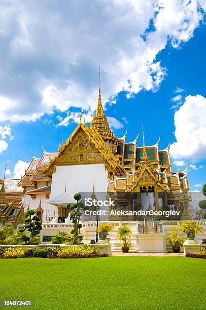 Istana Kerajaan Di Bangkok Thailand Dan Kuil Wat Phra Kaew Foto Stok