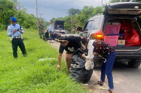 Stop Buang Sampah Sembarang Di Area Bukit Cinta Personel Tni Lanud El