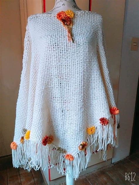 Poncho Realizado En Bastidor Triangular Lana Merino Cozy Crochet