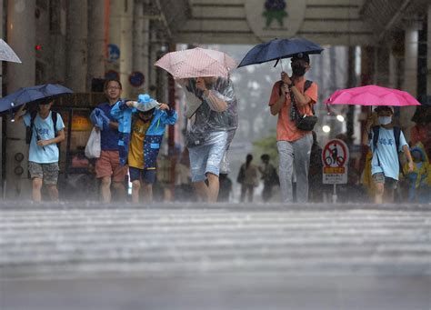 Typhoon Khanun Makes Slow Approach To Japans Kyushu Island Shine News