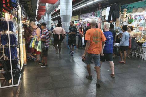 Cariocas Lotam Cadeg E Mercadão De Madureira Para últimas Compras De Natal Rio De Janeiro O Dia